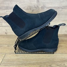 Dr. Martens Boots Women’s
