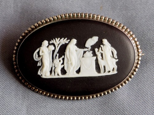 Wedgwood oval brooch - wedgwood, black