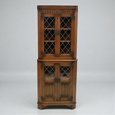 Old Charm Style Corner Display