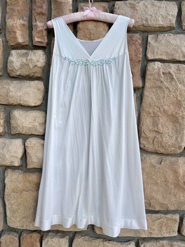 Vintage 1960s 1970s smocked - 1970s,