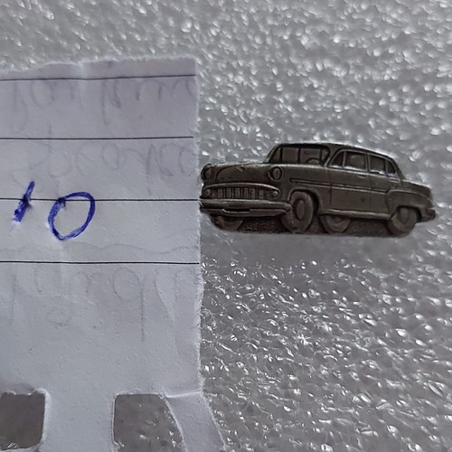 Vintage car metal pin - metal, lapel