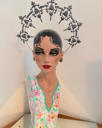 Hand painted mannequin head - hand,