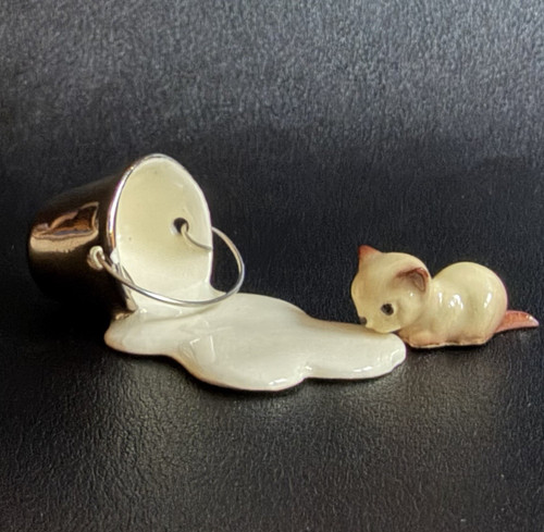Retired hagen renaker lying - hagen,