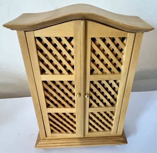 Vintage dolls house pine - pine, linen