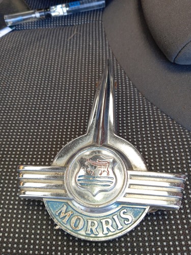 Morris minor bonnet - morris, badge