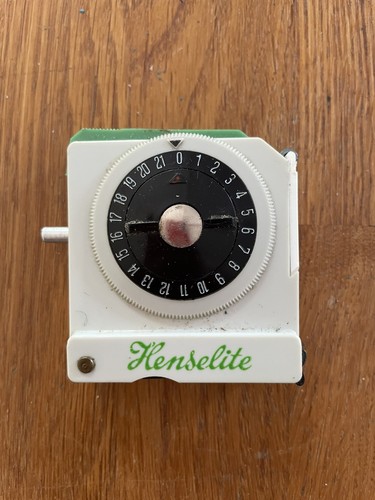 Henselite bowls measure and