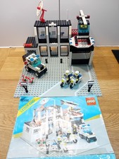 LEGO Vintage Police Station