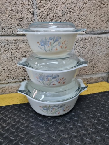 Vintage pyrex blue iris - blue,