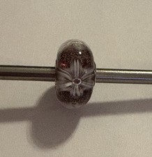 Trollbeads Flowers of Purity glass bead, People’s Uniques Winner 2020
