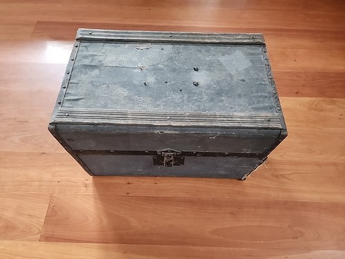 Vintage mini trunk e - c,