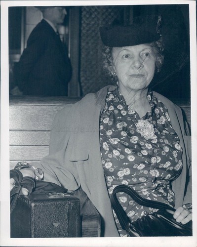 1946 photo beautiful woman - 1946,