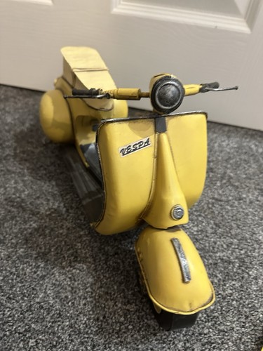 Large vespa tin model - large,