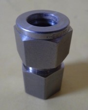 NEW Swagelok SS-810-7-4RT