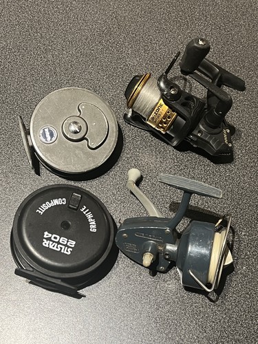 Four vintage fishing - fishing, reels.