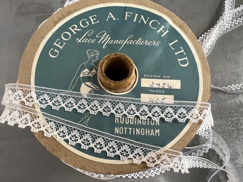 Dainty vintage nottingham - 5m,
