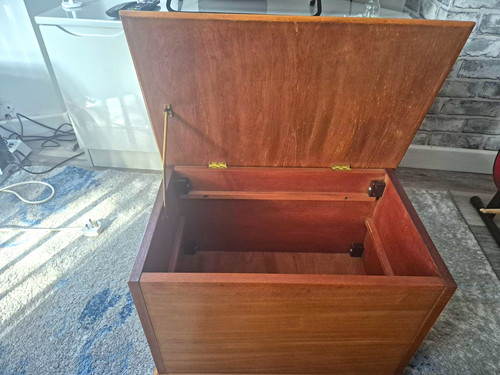Wood brown blanket chest - brown,