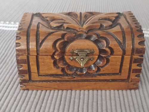 Carved hinged trinket - trinket, box