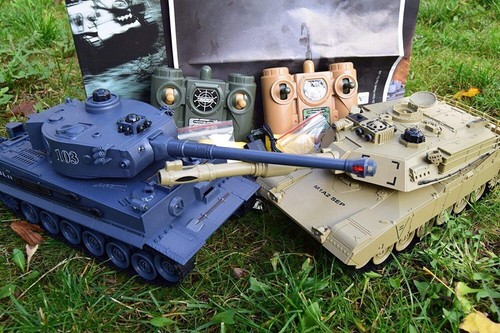 Large twin tank radio - large,