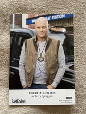 TERRY ALDERTON-TERRY SPRAGGAN (EASTENDERS) HAND SIGNED BBC CAST CARD-UNDEDICATED