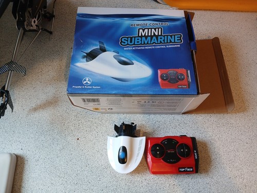 Mini remote control submarine
