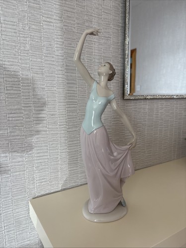 Nao lladro the - nao,