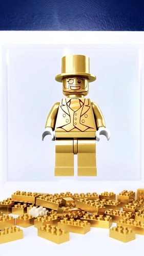 Gold minifigure display - minifigure,
