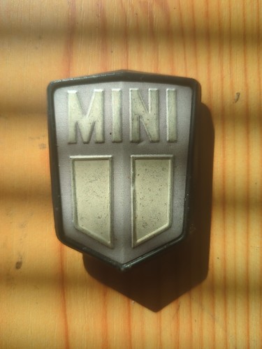 Classic mini bonnet badge - classic,