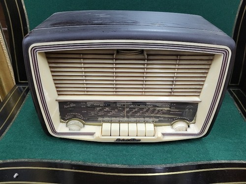 Old point bleu radio - old,