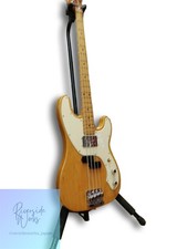 FENDER Electric Bass