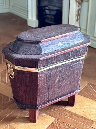Dolls house miniature - , 1:12