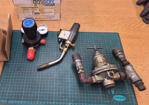 Joblot gas cylinder regulators - gas,