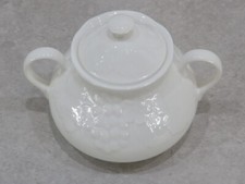 New Wedgwood White Strawberry Vine Sugar Bowl Discontinued 1992 Original Box