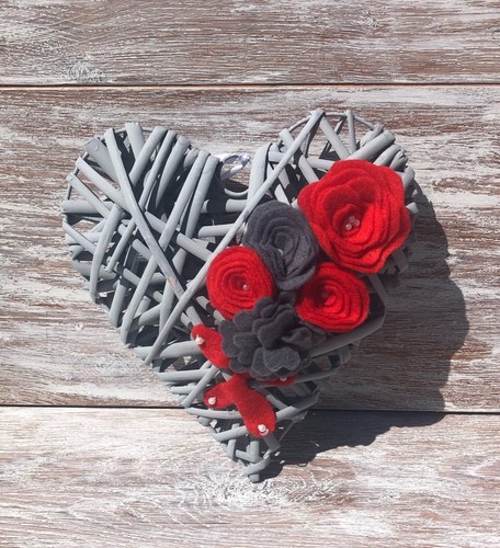 Shabby chic wicker - heart, with