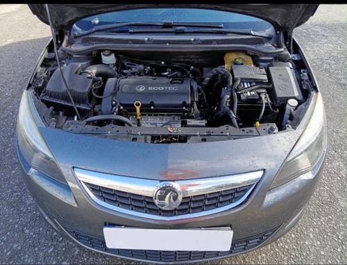 Opel vauxhall mokka astra - vauxhall, j