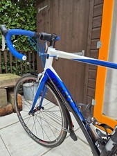 2018 GIANT RAPID 2 BICYCLE FRAME SIZE LARGE 55CM. 2x9-speedFLAT BARS. BLUE