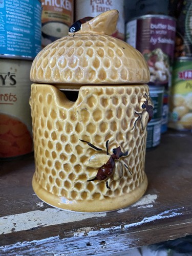 Glazed honeycomb bee honey - ,