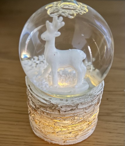 Small light reindeer snow - small,