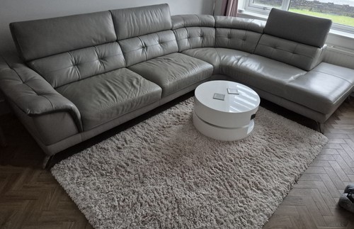 Light grey corner - light,
