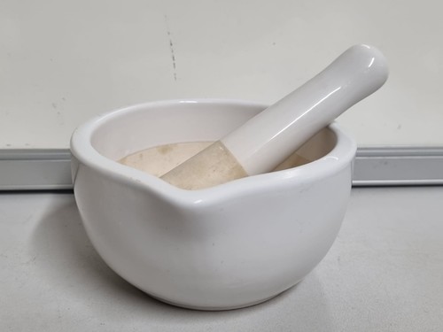 Small white pestle mortar - &,