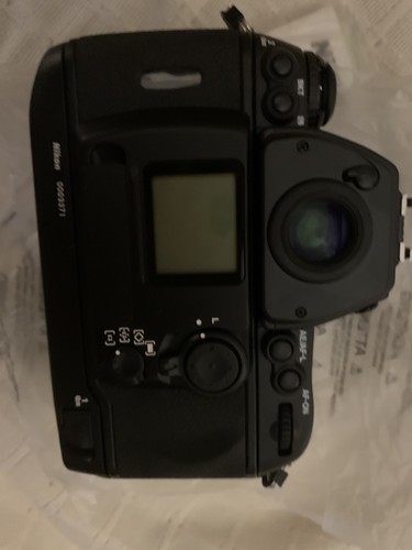 Nikon 35mm film camera mint - f6,