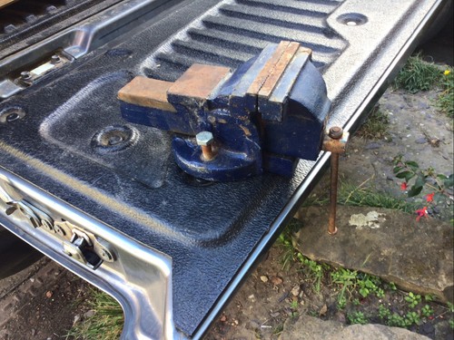 Cast iron bench vice blue - cast,