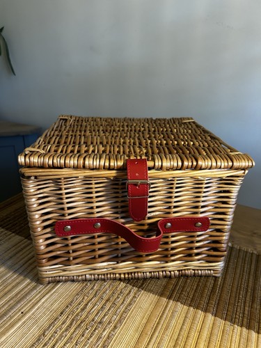 Vintage sturdy square wicker - sturdy,