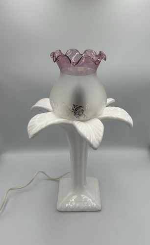 Vintage white lily table lamp - white,