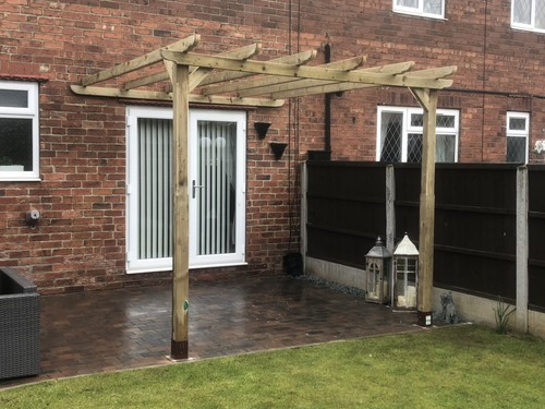 Wooden pergola lean - lean, too