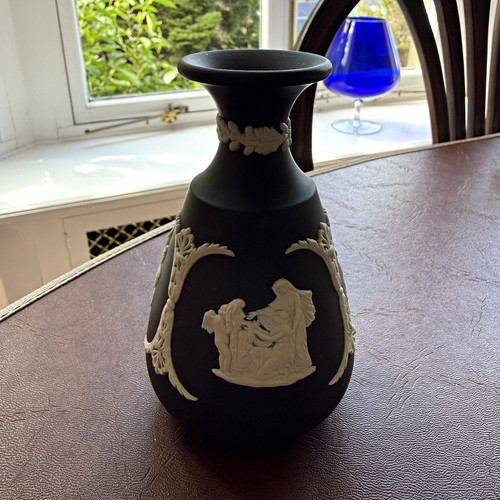 Vintage 1973 wedgwood - vintage, black