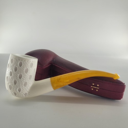 Ornate billiard meerschaum