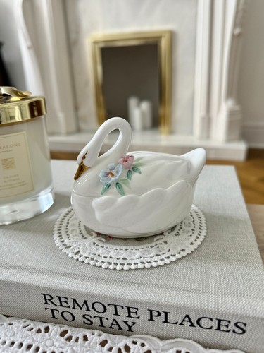 Vintage swan cygnet - vintage,