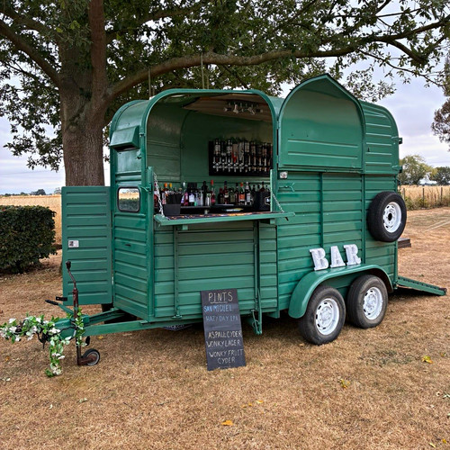 Green towable mobile - towable, bar