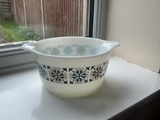 Vintage Medium Pyrex Chelsea