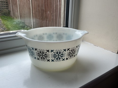 Vintage medium pyrex chelsea - vintage,